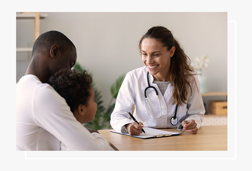 Doctor Talking To Patients - Papá Llevando A Su Hijo Al Médico, HD Png Download, Free Download