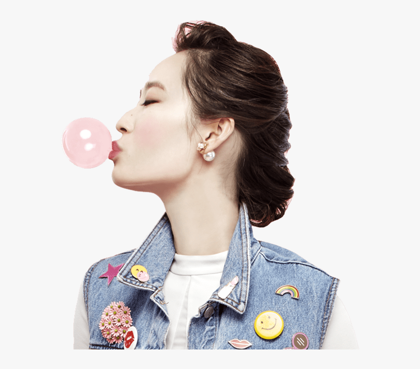 Hr Model Blowing A Pink Bubble - Benefit Cosmetics Model, HD Png Download, Free Download